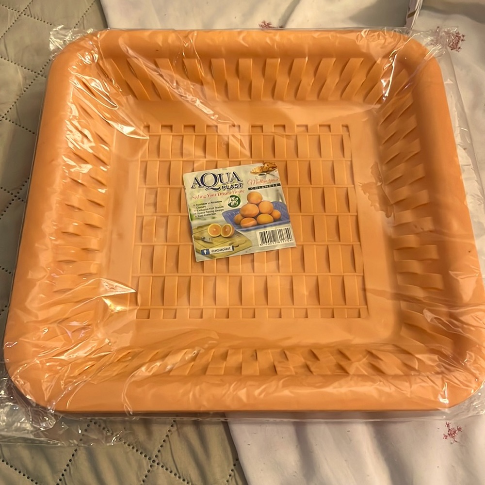 Brand New with Tags Plastic Woven Fruit Basket